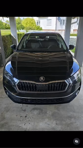 Škoda Octavia, crna – servis auto-stakla u BN Glass radionici