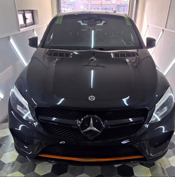 Mercedes GLE kupe, crni – servis auto-stakla u BN Glass radionici