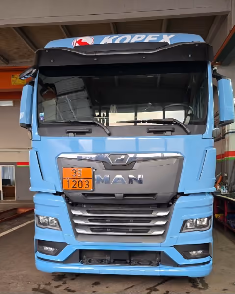 Kamion MAN, svijetloplavi – servis auto-stakla u BN Glass radionici