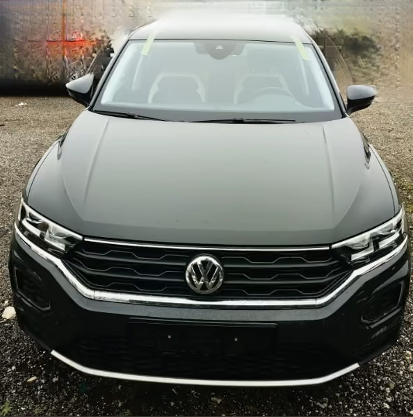 Volkswagen T-Roc, crni – servis auto-stakla u BN Glass radionici