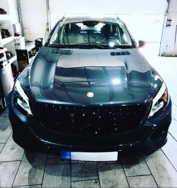 Mercedes GLE, tamnoplavi – servis auto-stakla u BN Glass radionici