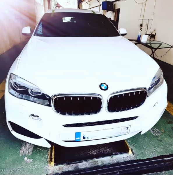 BMW X6, bijeli – servis auto-stakla u BN Glass radionici