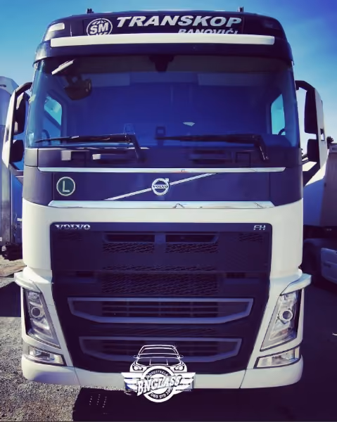 Kamion Volvo FH, bijeli – servis auto-stakla u BN Glass radionici